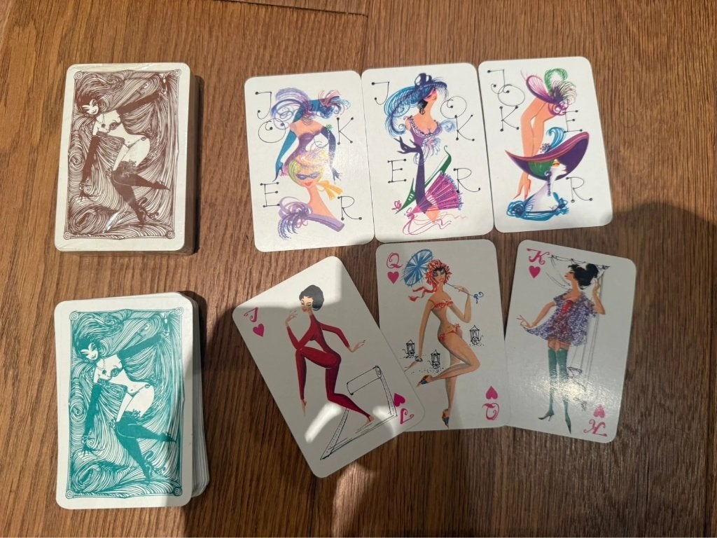 2 jeux de cartes Piatnik Chérie Pin-Up 1965 dont 1 scellé, Collections, Enlèvement ou Envoi, Neuf, Carte(s) à jouer