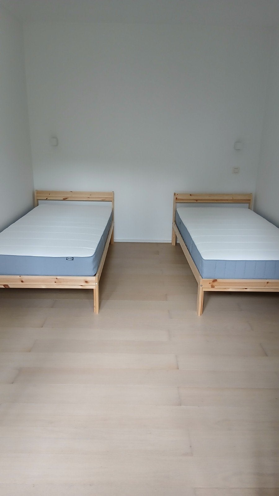 lits 90x200cm en bois avec matelas ikea neufs, Enlèvement, Matelas