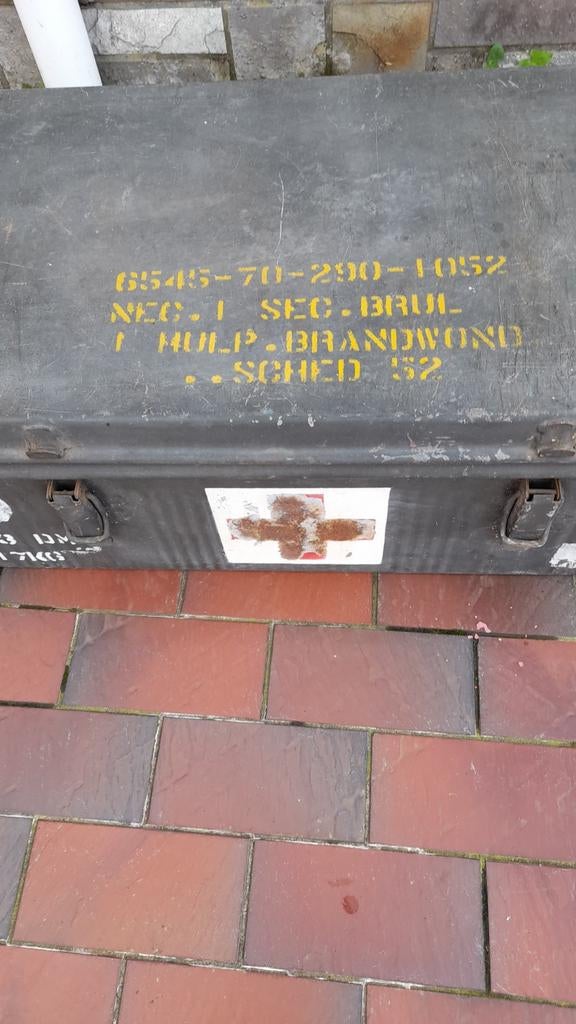 Ijzeren militaire kist, Ophalen