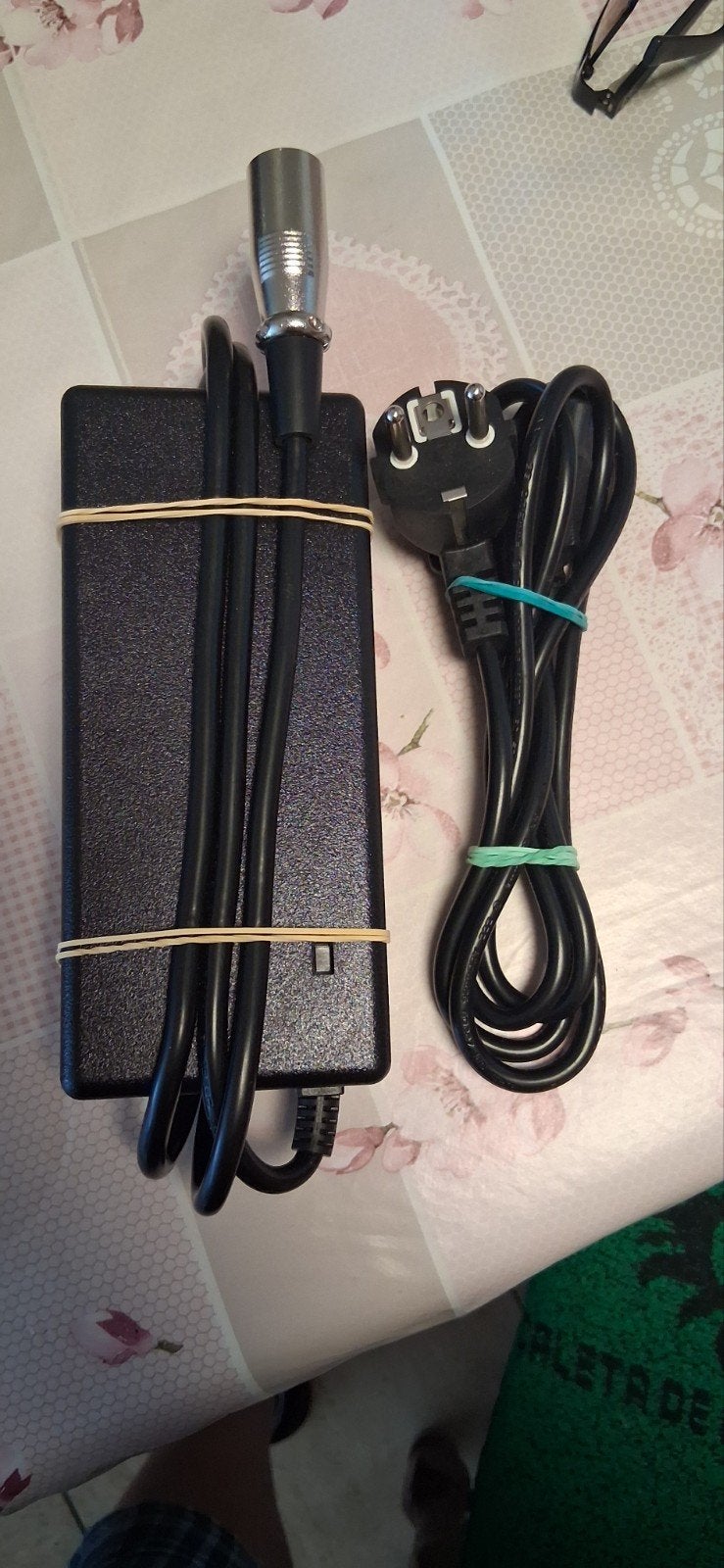 Chargeur pour velo électrique, Comme neuf