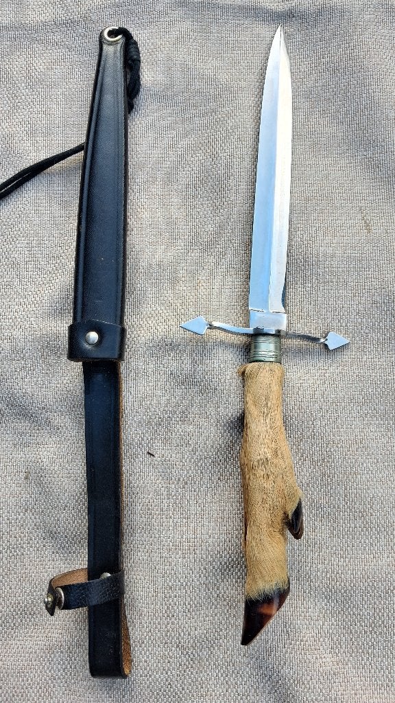 Poignard vintage avec patte de cerf - Inox France, Enlèvement ou Envoi, Autres, Couteau ou Poignard