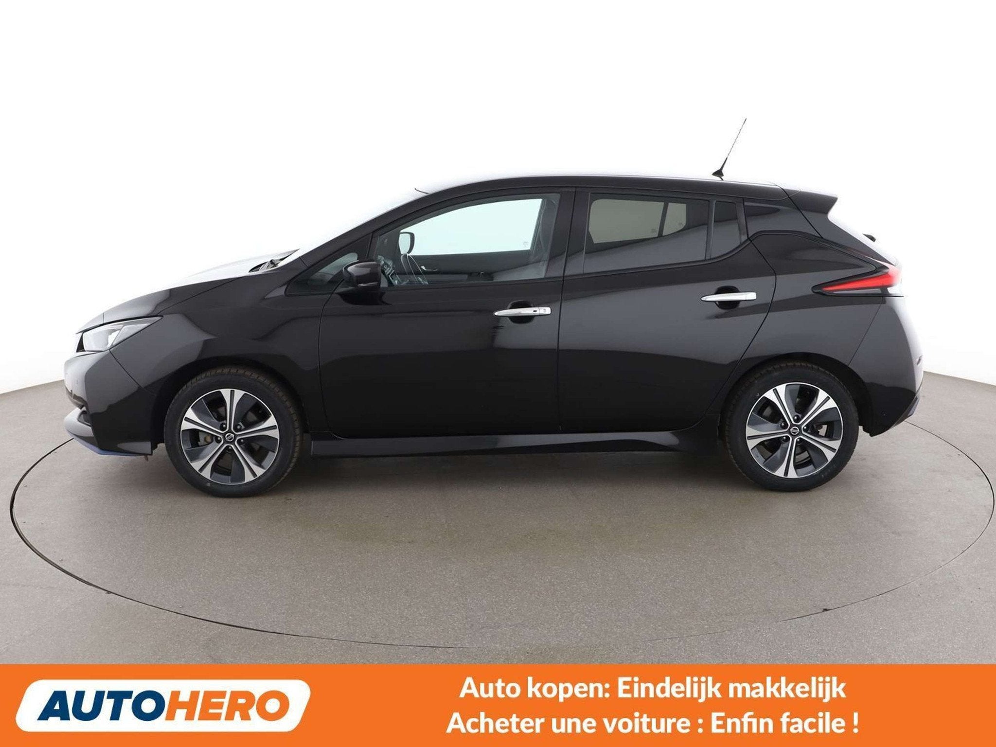 Nissan Leaf electric drive 160 kW N-Connecta (bj 2022), Auto's, Nissan, Stof, Gebruikt, Adaptive Cruise Control, Zwart