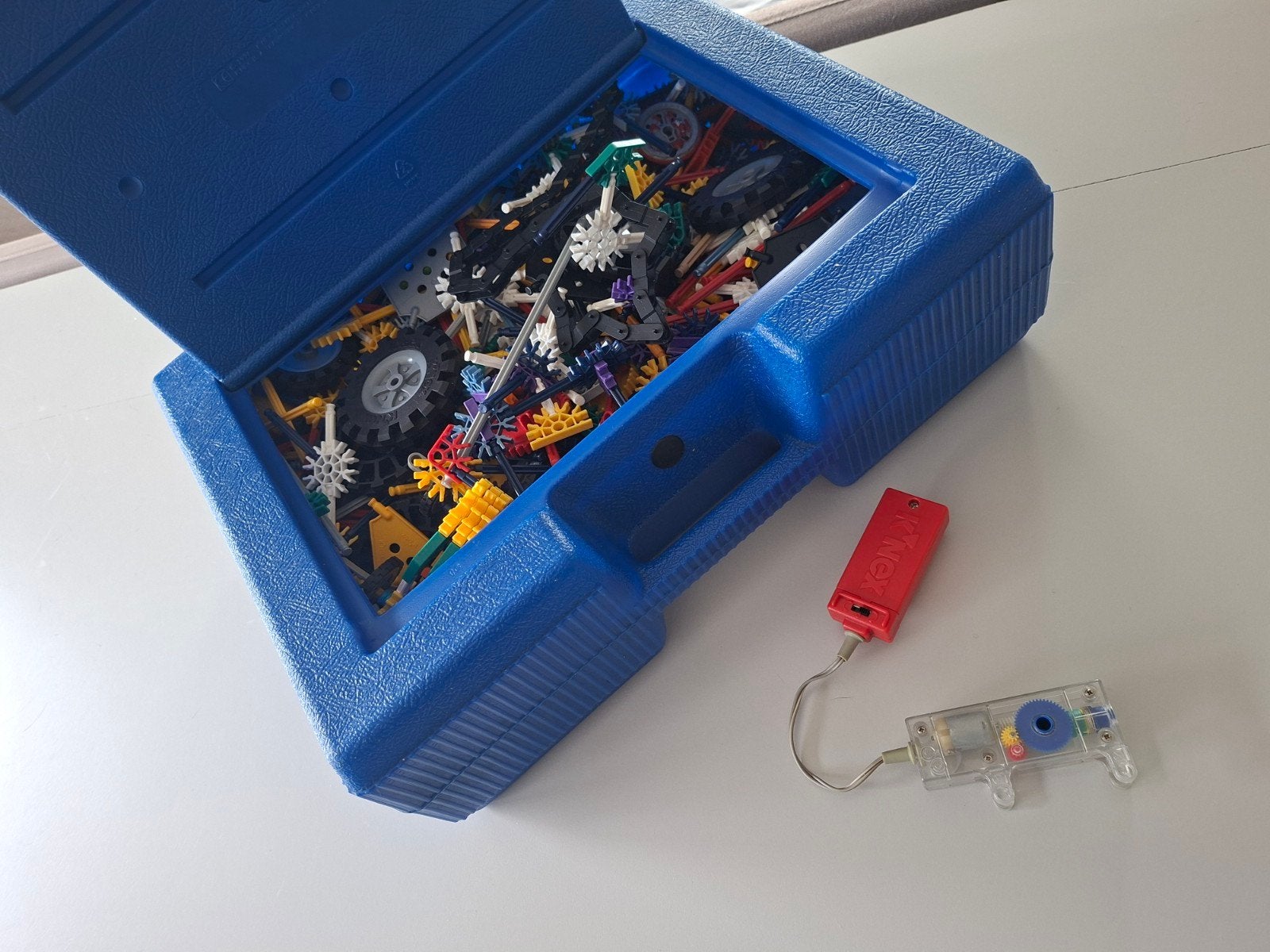 Knex koffer vol + elektrische motorset, Ophalen of Verzenden, Gebruikt, K'nex