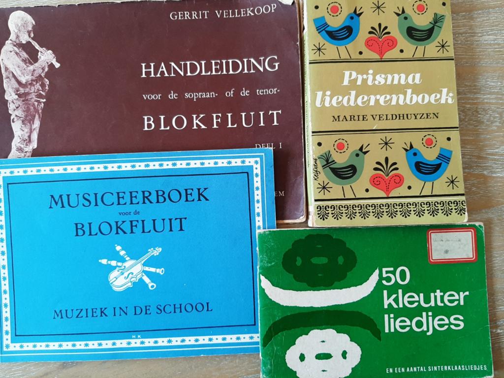 4 oude muziekboekjes met prachtige illustraties, Muziek en Instrumenten, Overige Muziek en Instrumenten, Ophalen