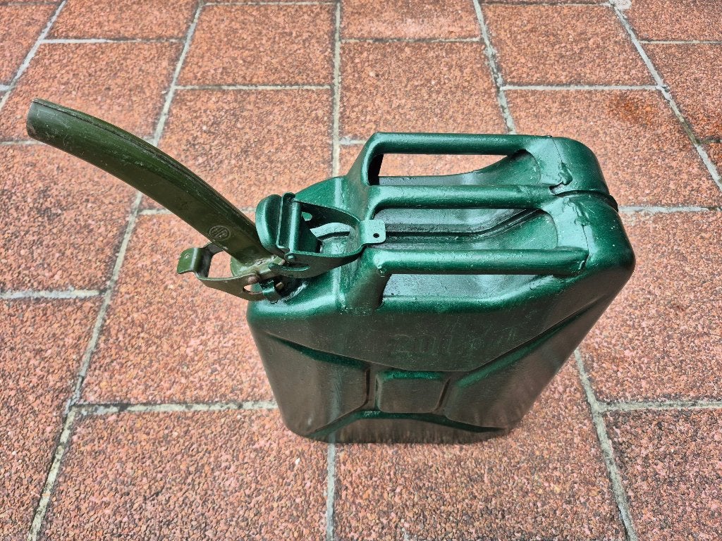 Ancien Jerrican 20 litres avec bec verseur, Ophalen of Verzenden, Gebruikt