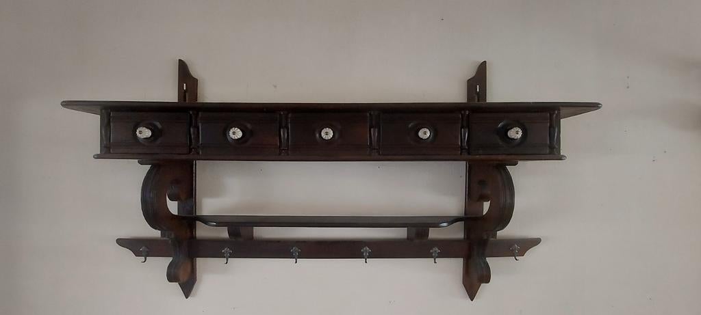 Étagère murale ancienne en bois avec tiroirs et patères., Bois