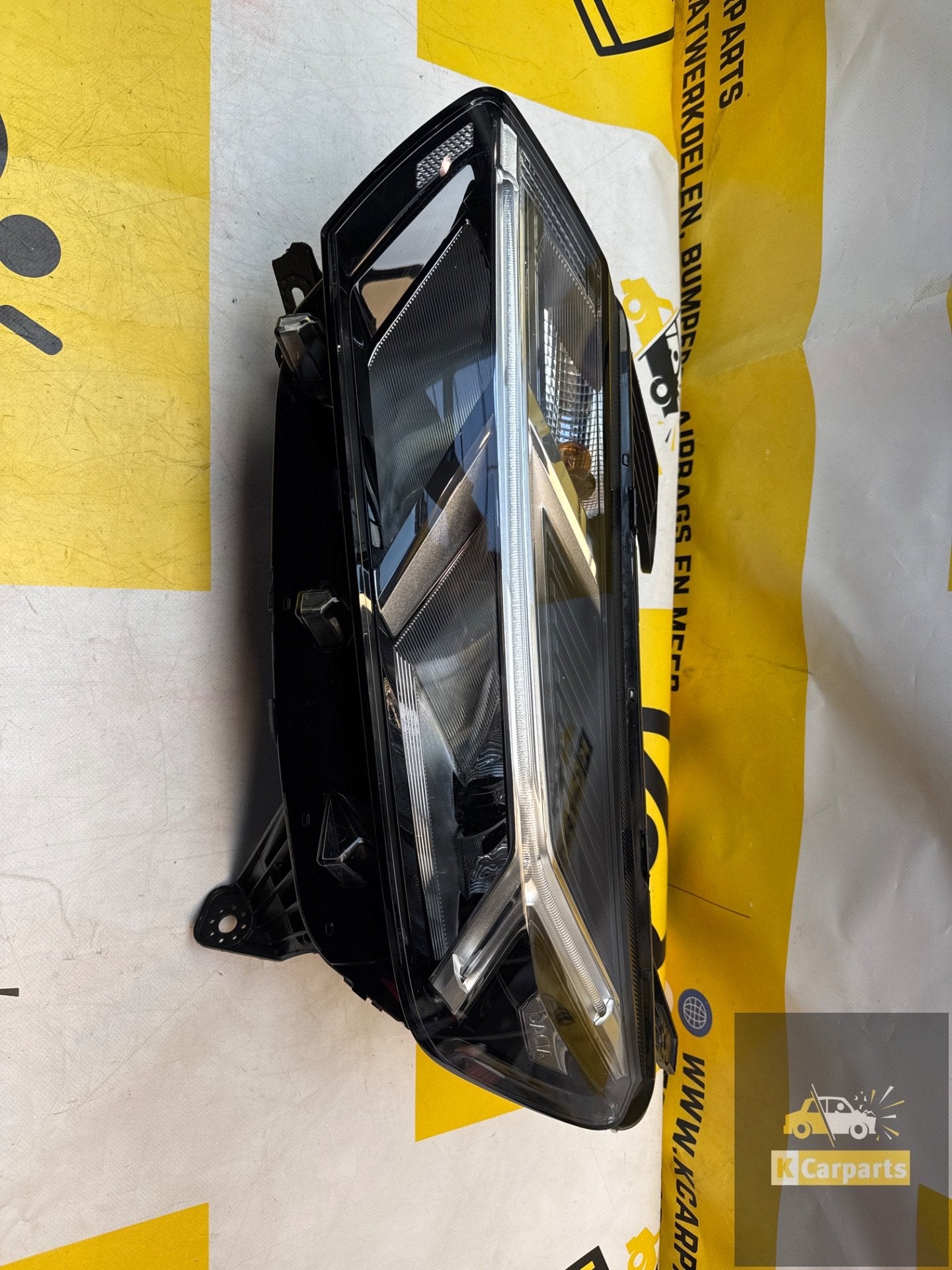 Dacia Sandero Links Koplamp Origineel 260605914R, Dacia, Info@fabrikant.eu, Fabrikantstraat 1
1000 AA  Amsterdam, NL, Fabrikant BV