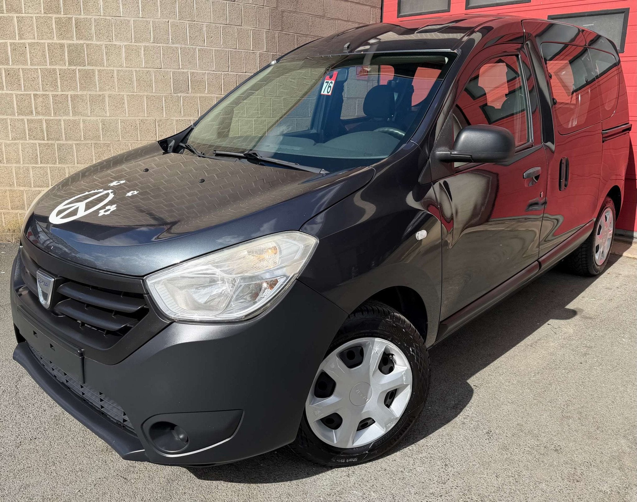 Dacia Dokker 1.5 dCi Laureate (bj 2014), Auto's, Euro 5, 4 cilinders, Zwart, Bedrijf
