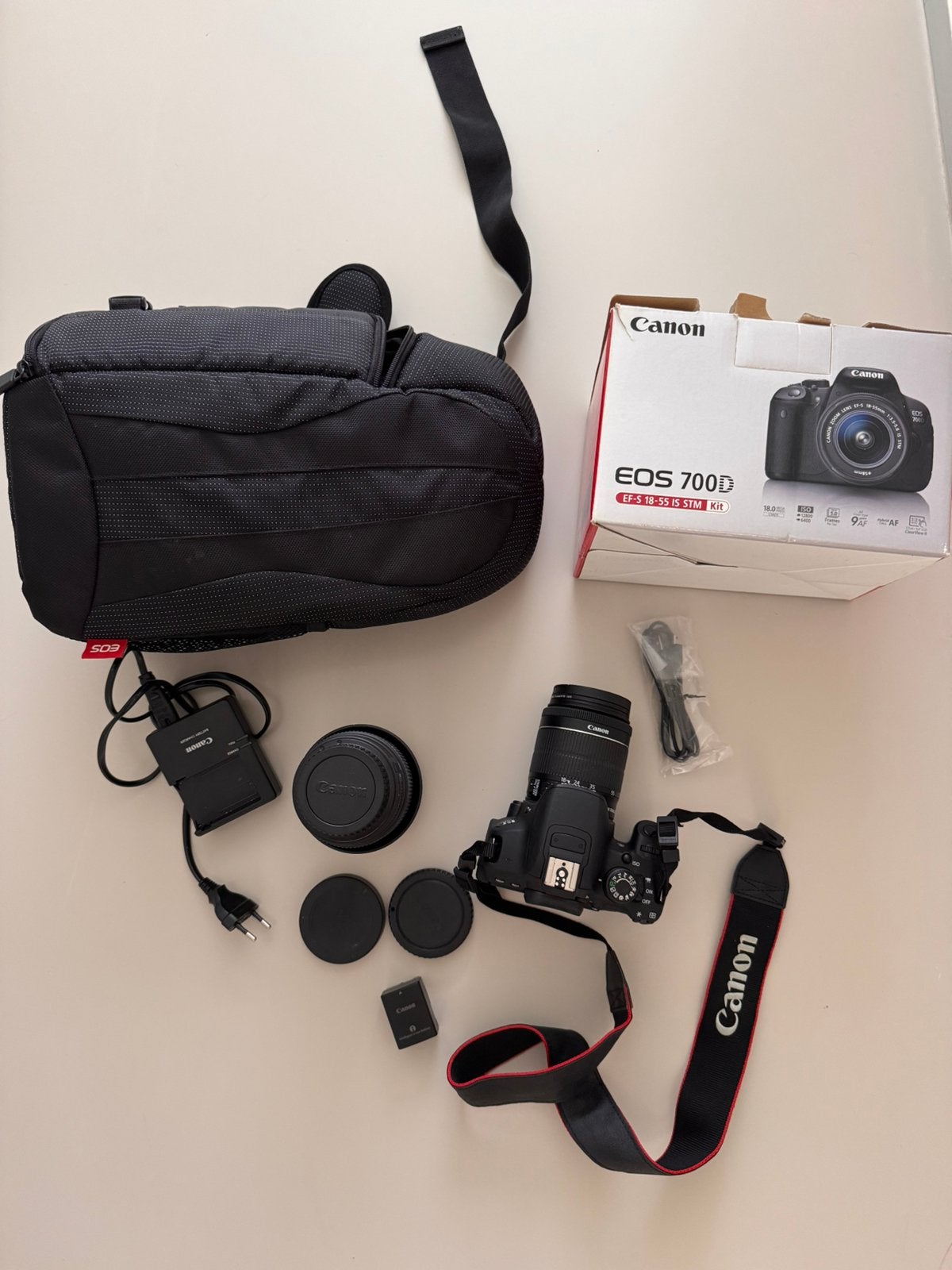 Canon EOS 700D + lens 18-55mm en sigma 70-300mm, Ophalen, Zo goed als nieuw, Canon