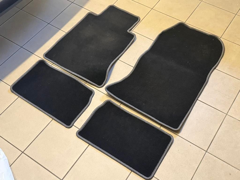 Mercedes-Benz W124 - Tapis de Sol, Autos : Pièces & Accessoires, Habitacle & Garnissage, Enlèvement, Utilisé, Mercedes-Benz