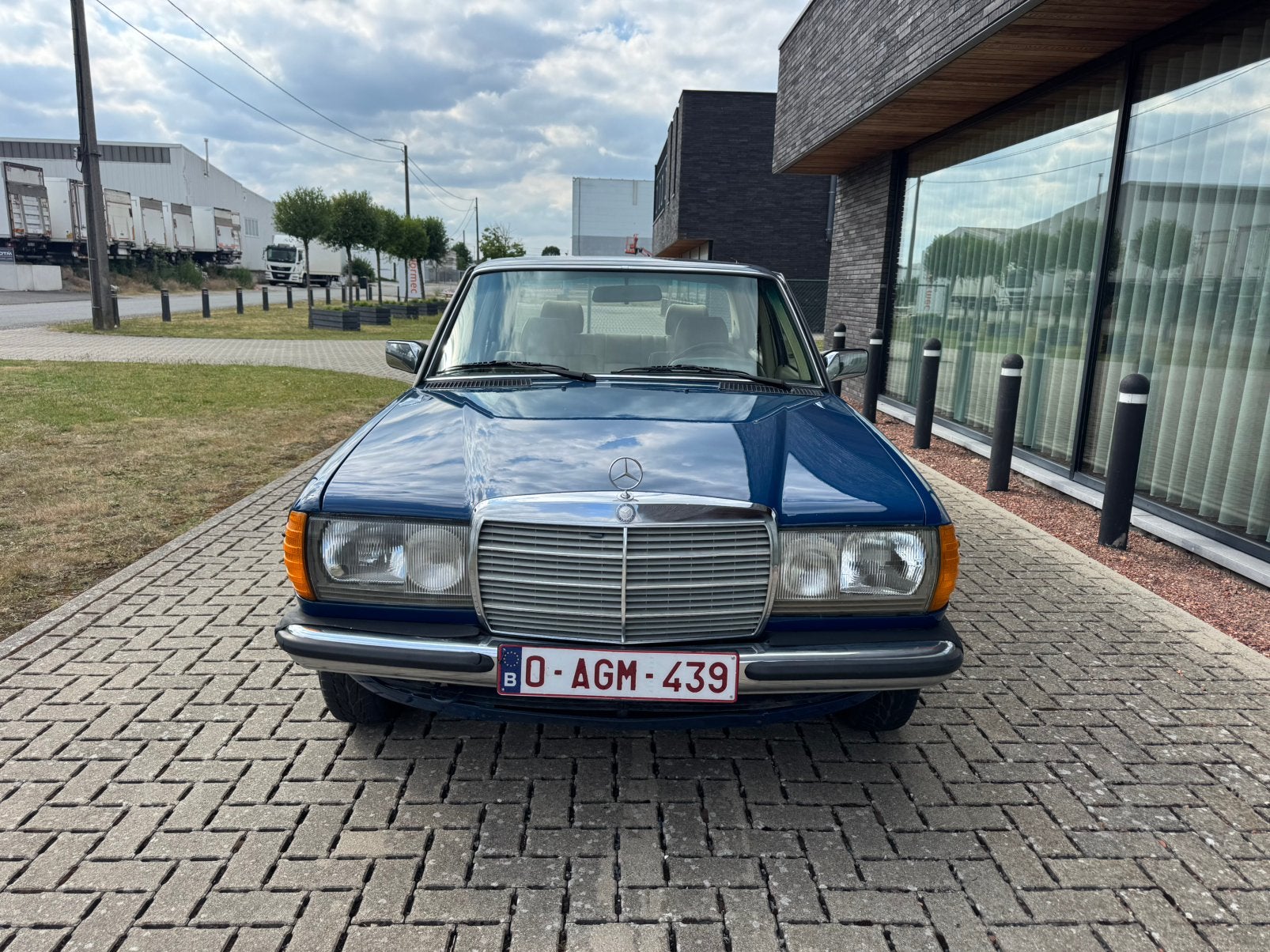Mercedes-Benz 240D W123 – 1984 – Gekeurd – Zeer mooie staat, Voorwielaandrijving, Stof, Beige, Blauw