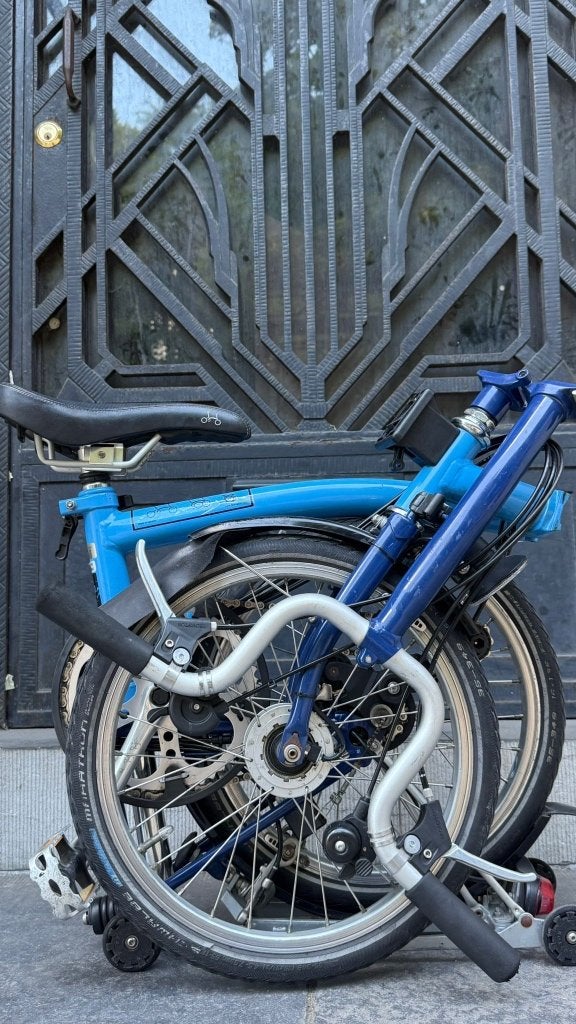 Brompton H6R bleu 6 vitesses lumière en excellent état, Vélos & Vélomoteurs, Vitesses, Frein sur jante, Brompton, Comme neuf