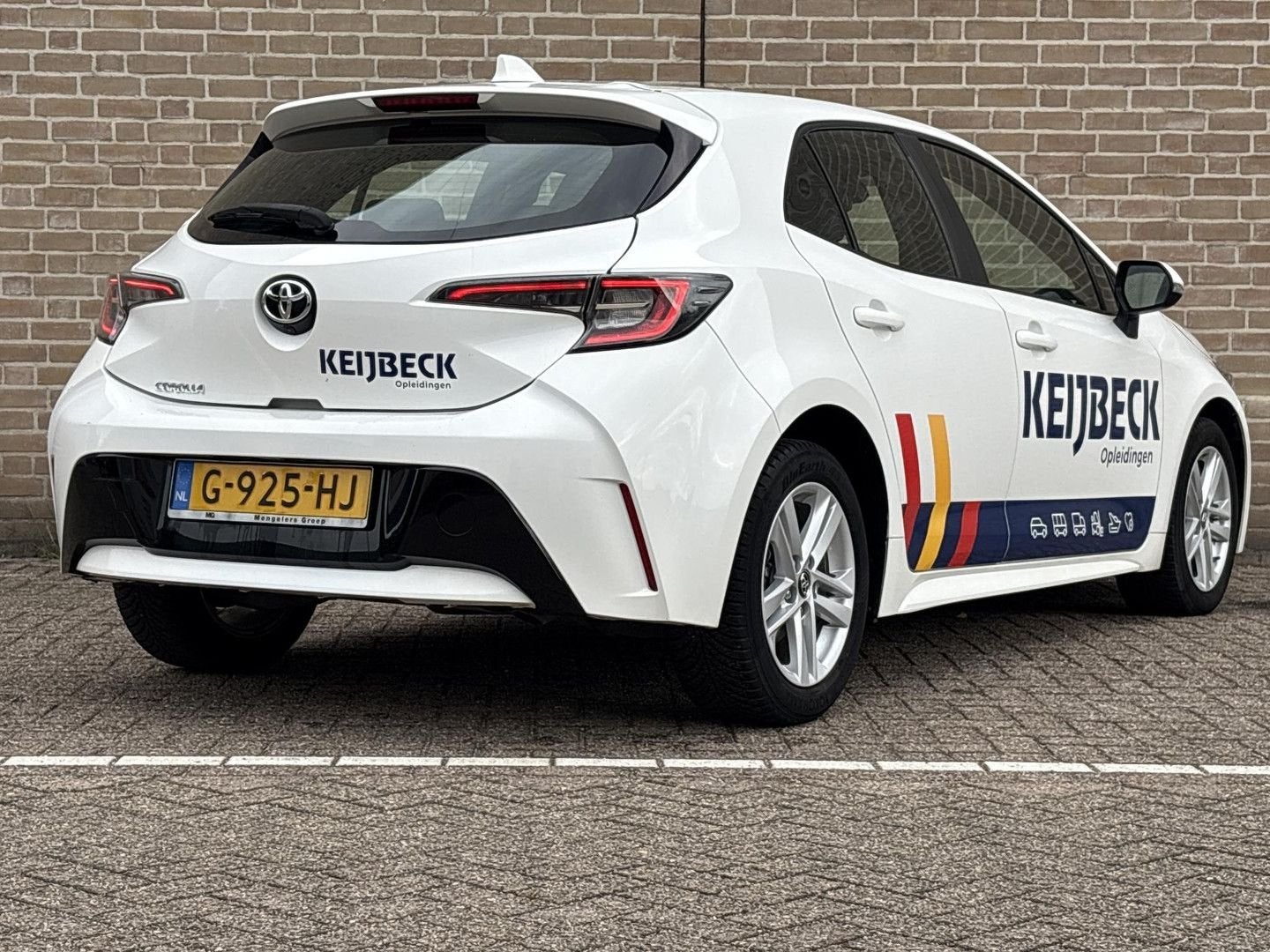 Toyota Corolla 1.2 Turbo Active | € 7.700,- NETTO! | Climate, Auto's, Zwart, Corolla, Wit, Bedrijf