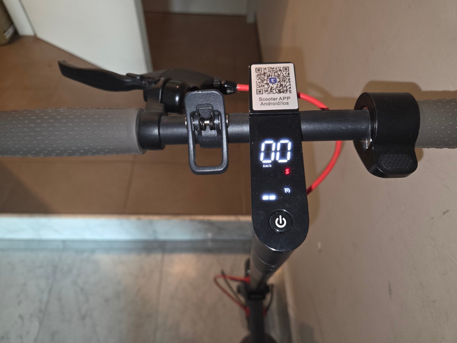 Step te koop, Fietsen en Brommers, Ophalen, Zo goed als nieuw, Elektrische step (E-scooter)