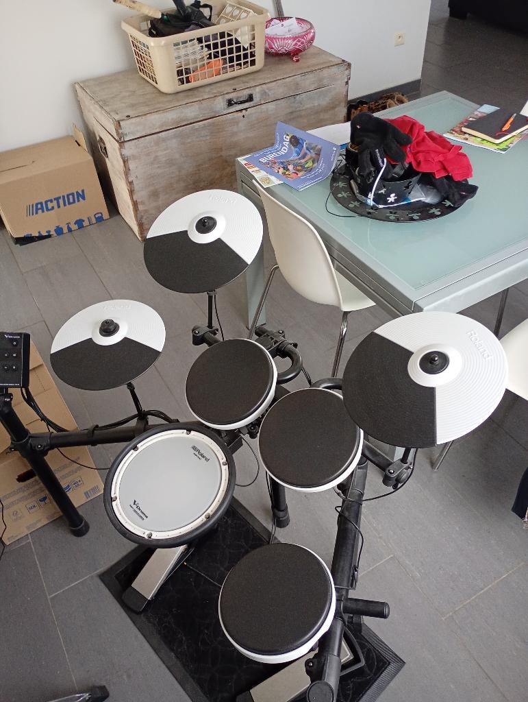 Roland TD 02 KV met extra kicktower en pedaal, Ophalen, Zo goed als nieuw, Roland, Elektronisch