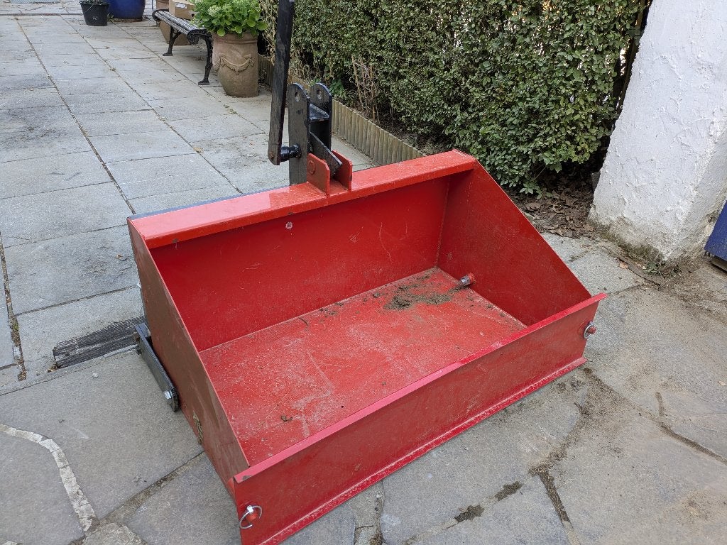 Benne micro tracteur 1 m 80 Kg avec racloir, Jardin & Terrasse, Tondeuses autoportées, Enlèvement, Comme neuf