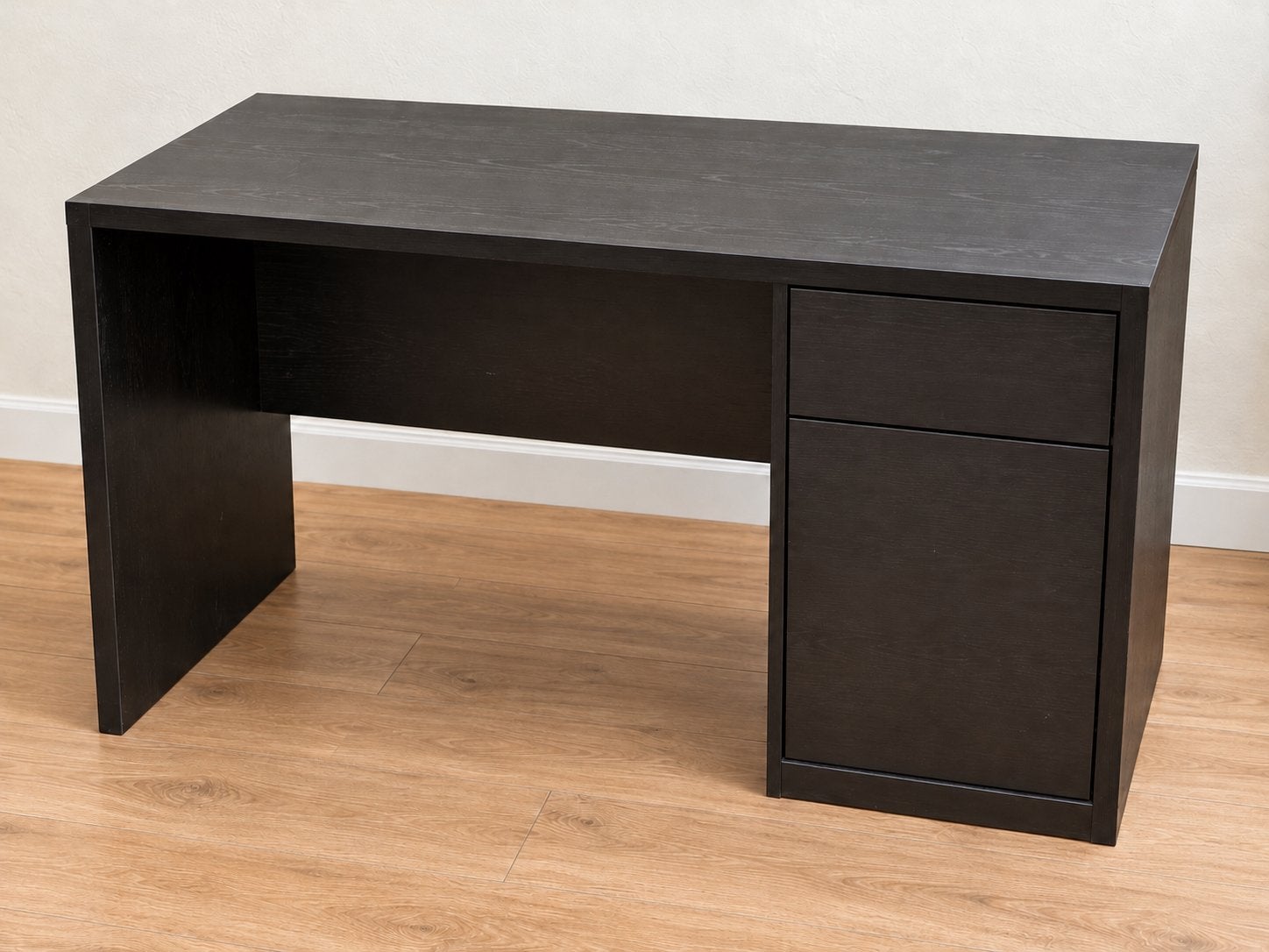 Zwarte bureautje, Huis en Inrichting, Ophalen, Zwart, Gebruikt, 65 cm