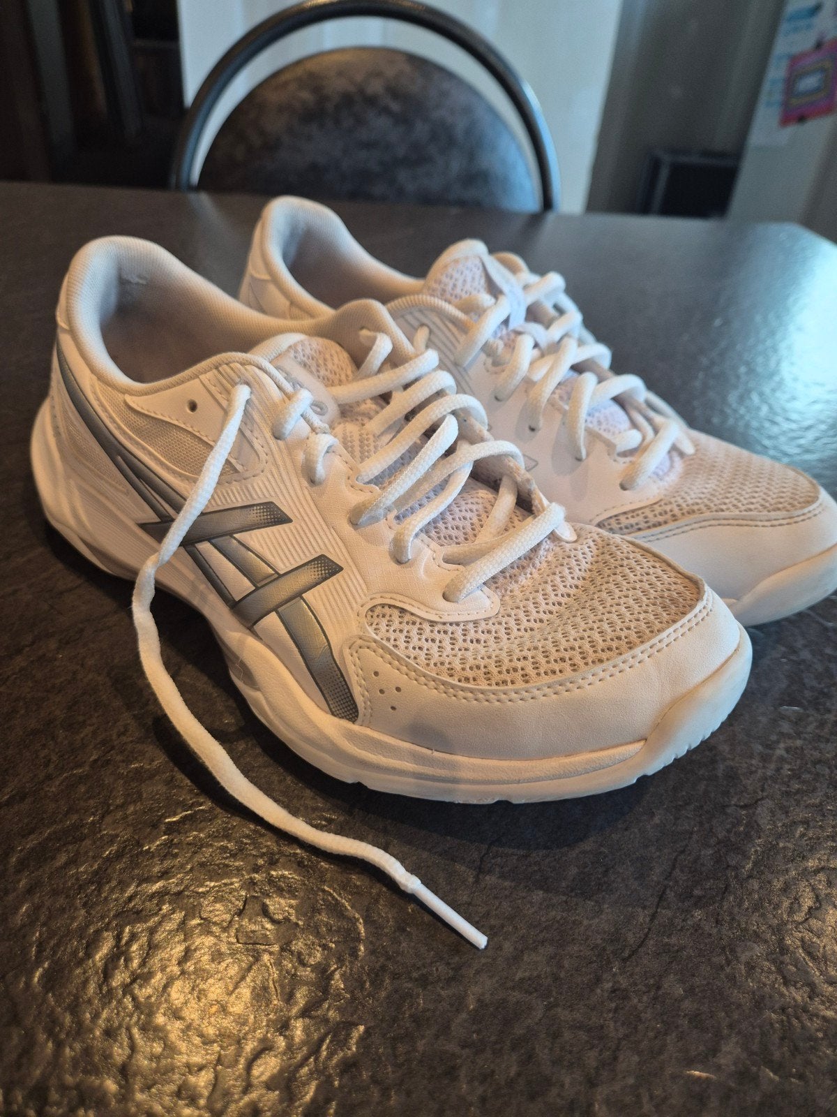 Dames volleybal schoenen van Asics, Ophalen, Zo goed als nieuw, Schoenen