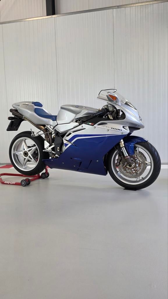 MV Agusta F4 1000 in uitzonderlijke staat, Motoren, Motoren | MV Agusta, 4 cilinders, Motorrijbewijs A, Super Sport, Meer dan 35 kW