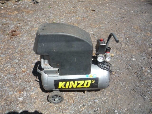 Compresseur KINZO portable, Bricolage & Construction, Compresseurs, Moins de 25 litres, Enlèvement, Utilisé, Mobile