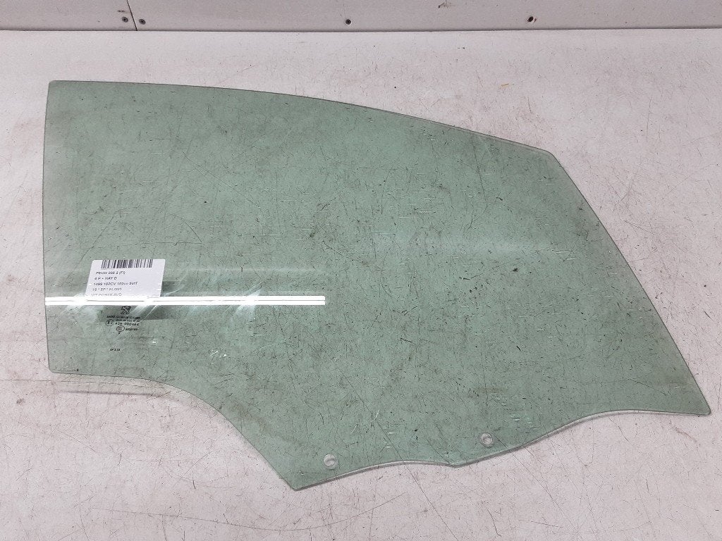 VITRE AVANT DROITE Peugeot 208 I (CA / CC / CK / CL), Kontakt-peugeot@peugeot.com, Utilisé, Peugeot Deutschland GmbH, Bahnhofsplatz
65423  Rüsselsheim, DE