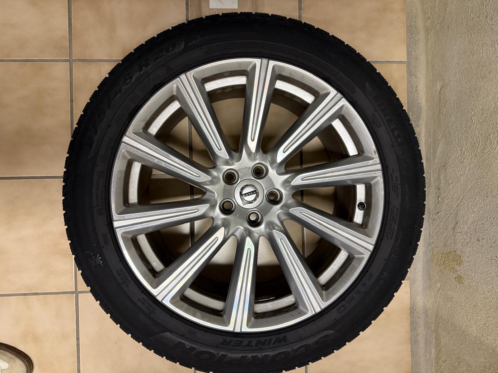 Originele Volvo XC90 20” winterset, Auto-onderdelen, Banden en Velgen, Band(en), 20 inch, Personenwagen, Gebruikt, Ophalen