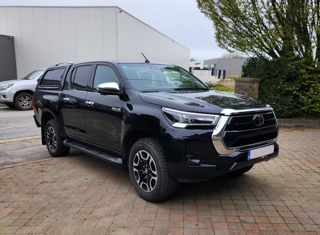Toyota Hilux dubbele cabine 2.8 Lounge 4x4, Auto's, Toyota, Automaat, 4 deurs, 4 cilinders, Zwart