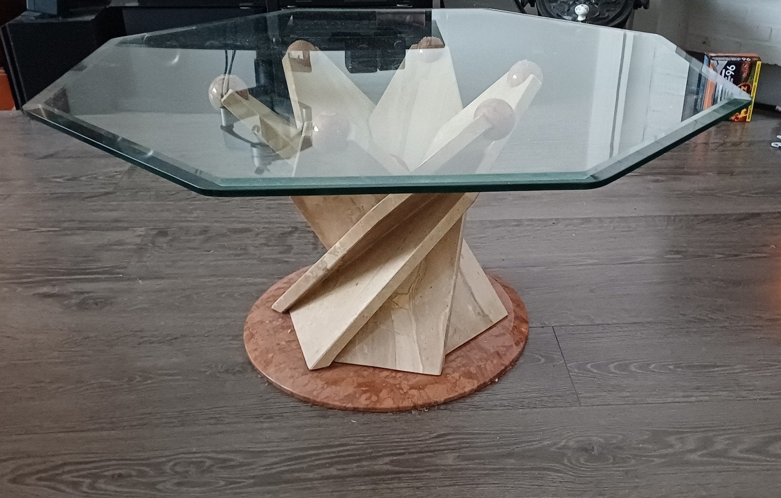 Glazen salontafel met marmeren voet, Huis en Inrichting, Tafels | Salontafels, Ophalen