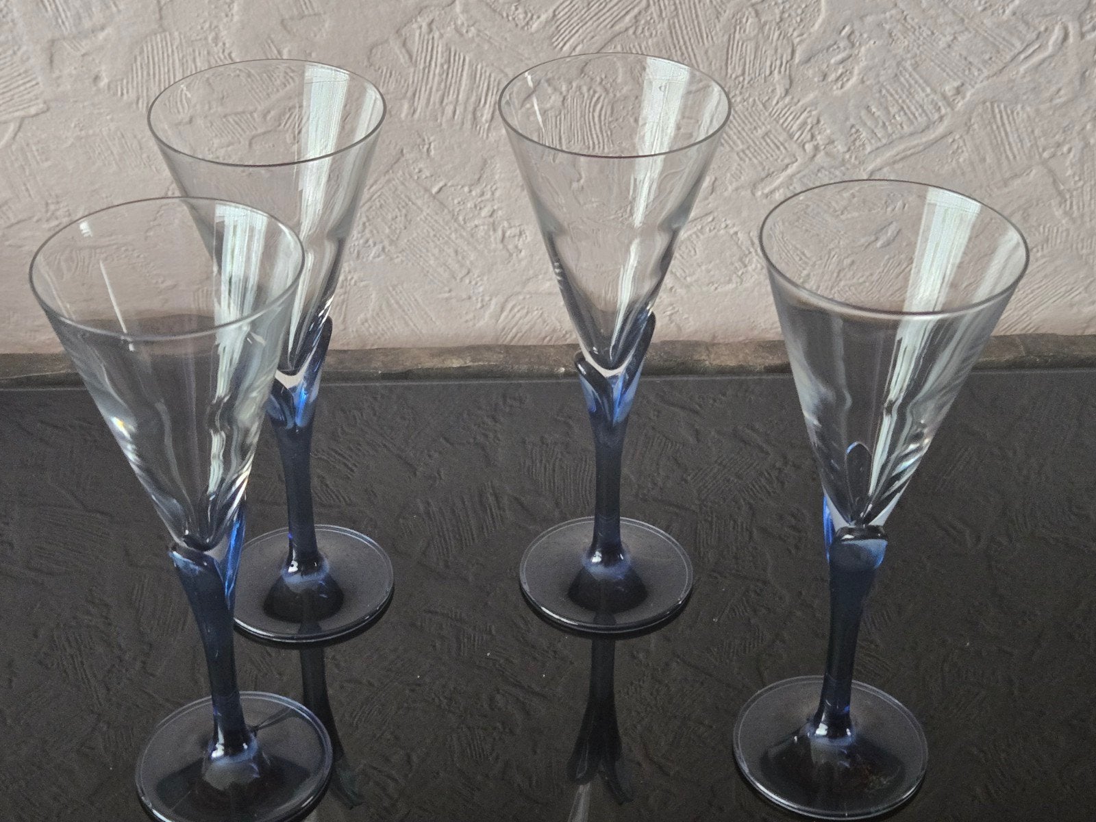 Vier mooie gekleurde tulp glazen, nooit in gebruik geweest, Verzamelen, Glas en Drinkglazen, Ophalen, Nieuw