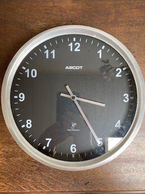 Horloge murale, Maison & Meubles, Accessoires pour la Maison | Horloges, Enlèvement, Comme neuf, Digital, Horloge murale