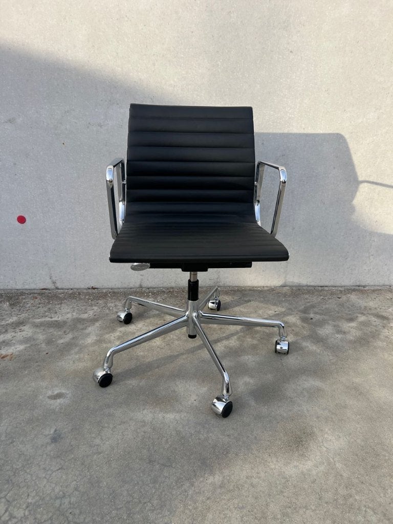 Vitra Eames EA117 lederen bureaustoel, Huis en Inrichting, Ophalen of Verzenden, Nieuw, Zwart, Bureaustoel