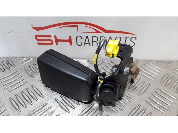 Insertion ceinture de sécurité arrière gauche d'un Merced, Autos : Pièces & Accessoires, Habitacle & Garnissage, Mercedes-Benz