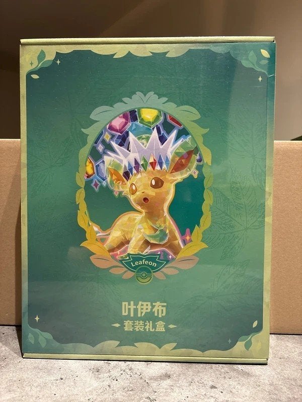 CSV9.5C: Terastal Gathering Leafeon Gift Box, Hobby en Vrije tijd, Ophalen of Verzenden, Nieuw, Overige typen, Foil