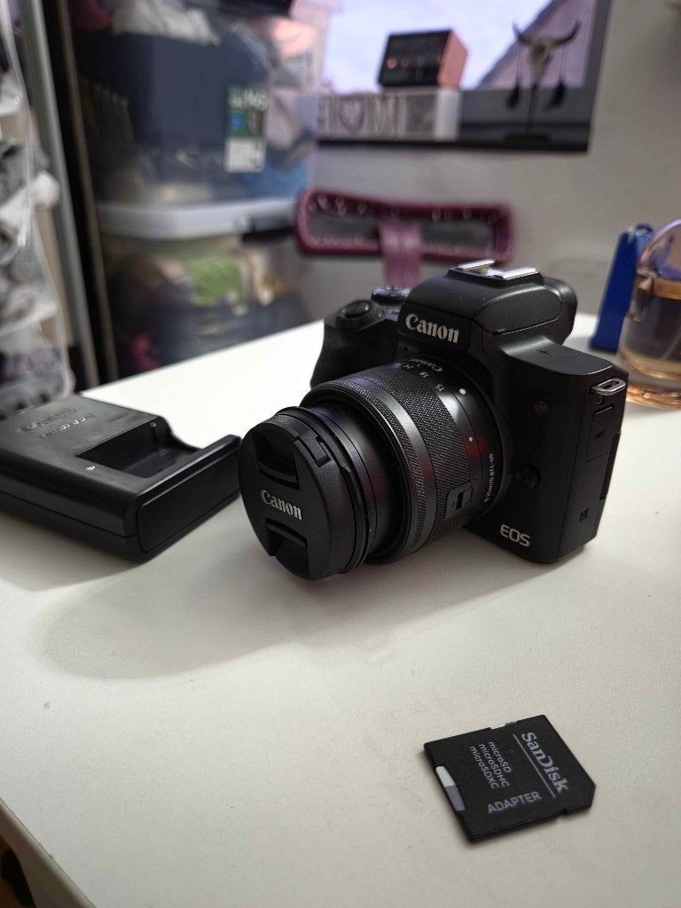 Canon EOS M50 + EF-M 15-45mm lens + 128GB SD card, Carte mémoire, Enlèvement ou Envoi, Canon, Caméra de vlog