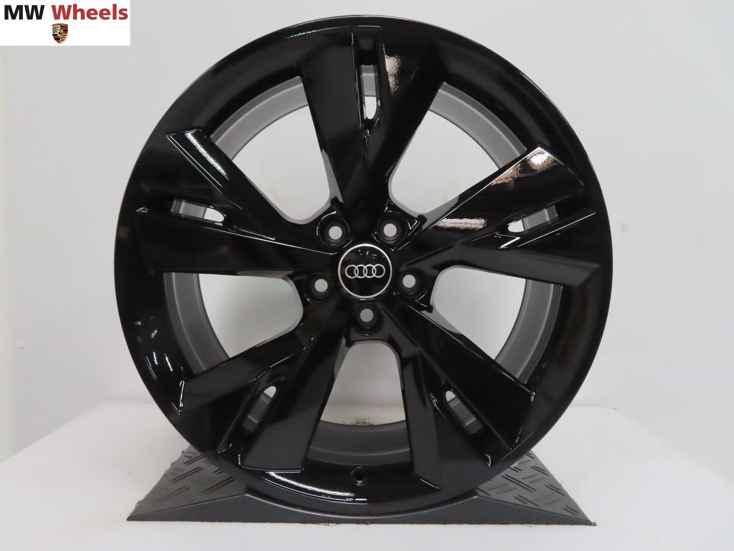 Originele Audi Q4 etron 20 inch velgen HG zwart nieuw, Velg(en), -, -, Nieuw
