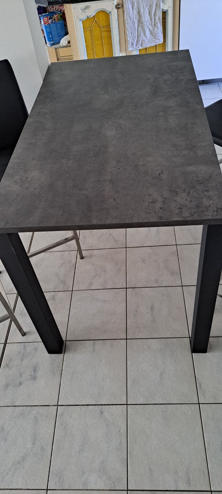 Hoge tafel en stoelen, Huis en Inrichting, Ophalen