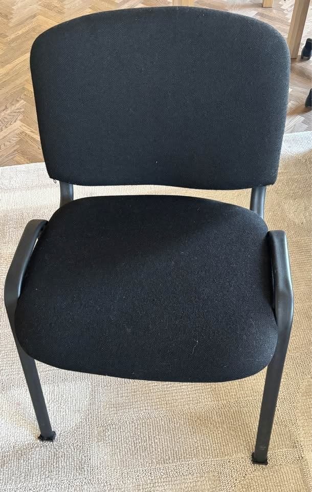 zwarte stoel, Huis en Inrichting, Stoelen, Twee, Zwart, Ophalen of Verzenden, Zo goed als nieuw