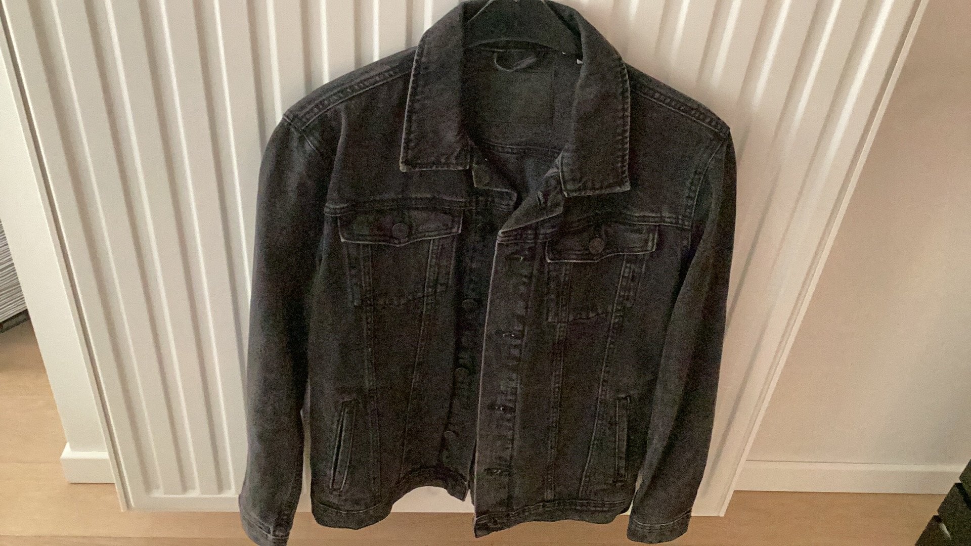 Zwart heren jeans jasje  jack en jones M€;20, Ophalen, Zo goed als nieuw, Zwart