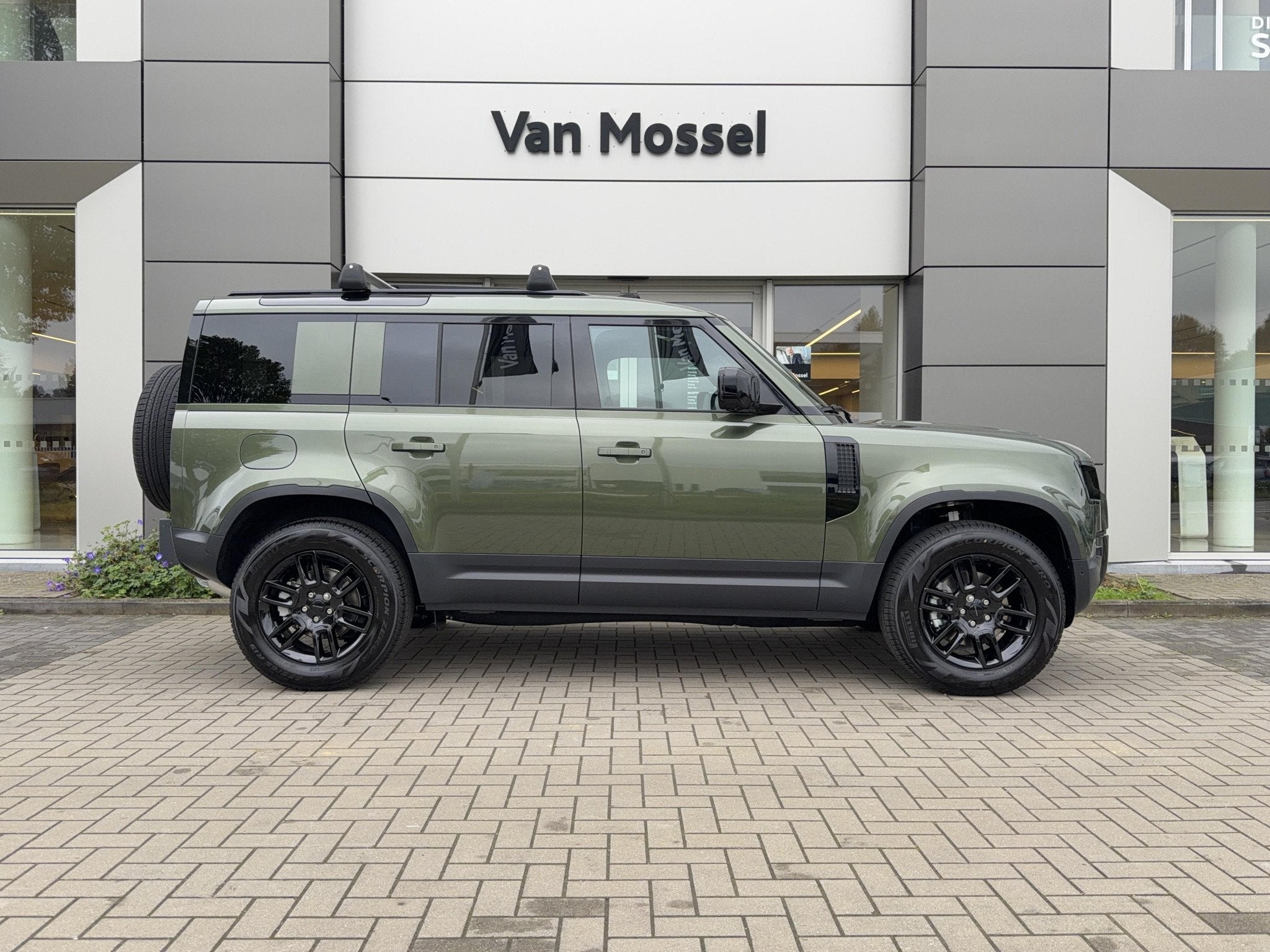 Land Rover Defender 110 D200 S Forest edition AWD Auto. 26MY, Autos, Neuf, Achat, 200 ch, Réception radio numérique