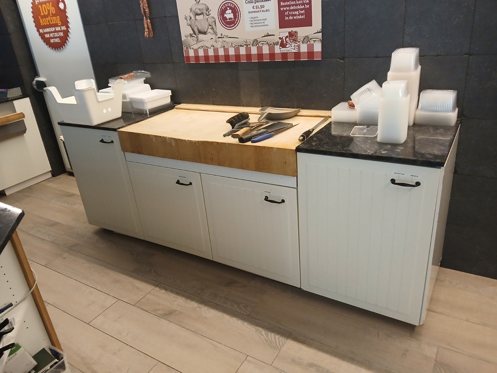 Winkel inrichting.  Kasten en kassa meubel, Enlèvement