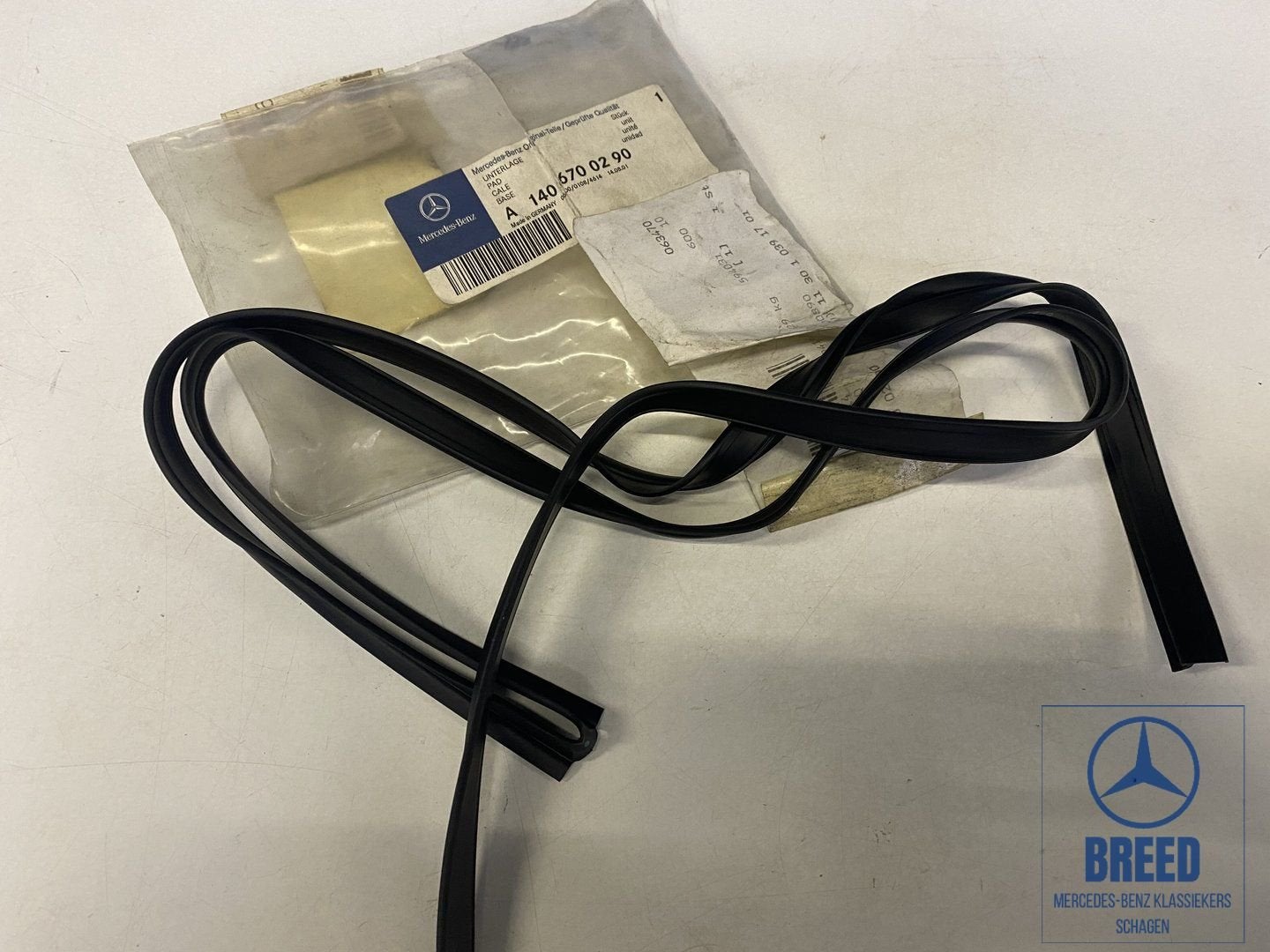 NOS rubber sierlijst achterraam rechts Mercedes-Benz W140, -, Nieuw, Ophalen of Verzenden, -