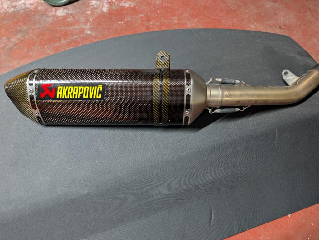 Akrapovič Slip-On Carbon voor Kawasaki Z750 (2007-2012), Ophalen
