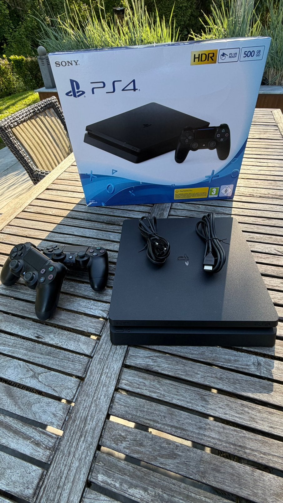 PlayStation 4 et 2 manettes - très bon état, Games en Spelcomputers, Spelcomputers | Sony PlayStation 4, Ophalen, Zo goed als nieuw
