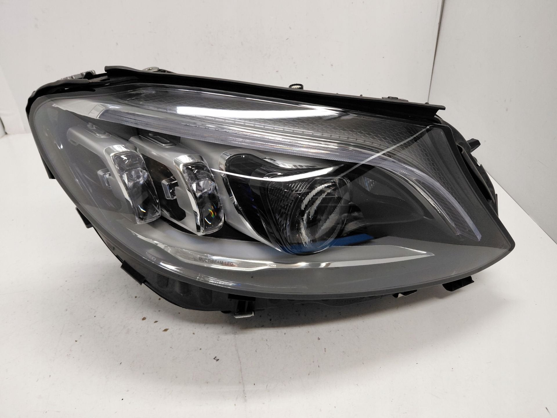 Phare droit Mercedes Classe C W205 A2059061606, Autos : Pièces & Accessoires, Mercedes-Benz AG, Mercedes-Benz, Utilisé, Mercedesstrasse 120
70372  Stuttgart, DE