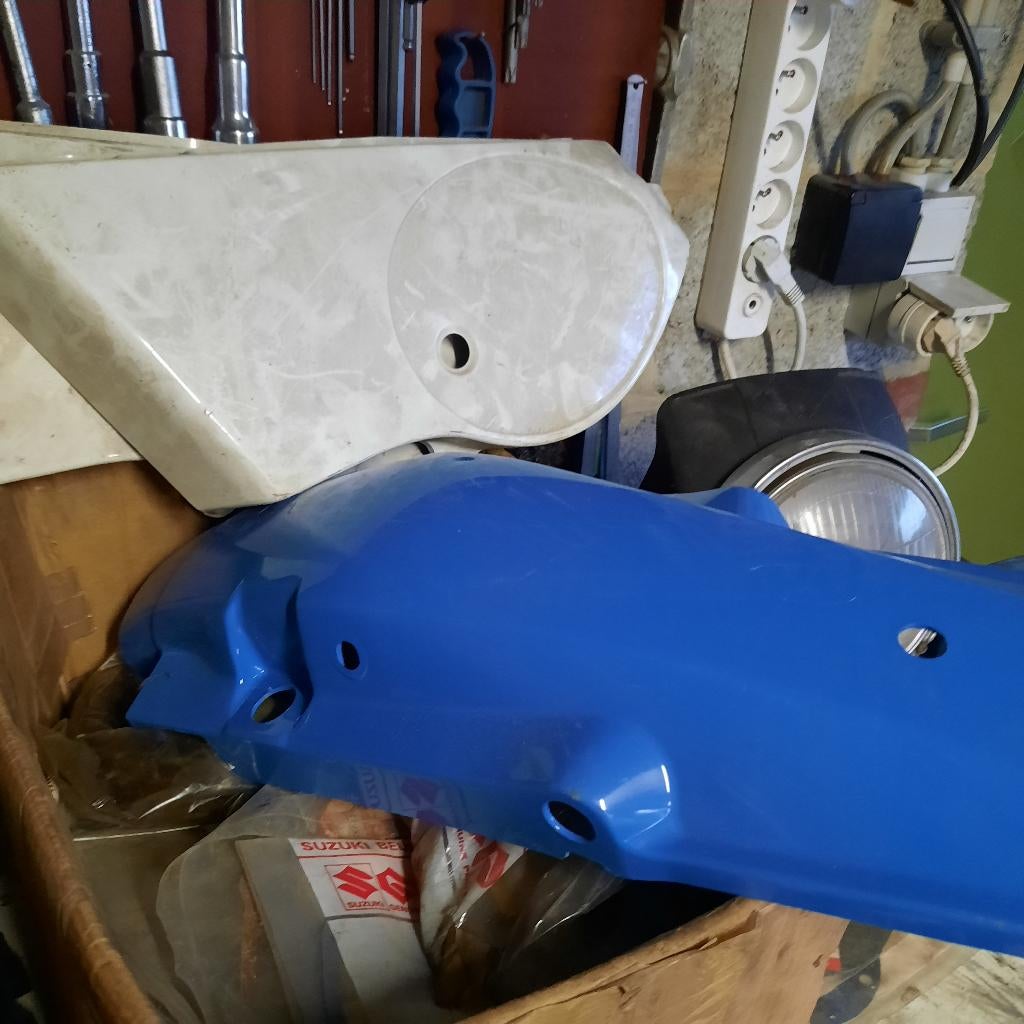 Suzuki er 125, Motoren, Ophalen, Nieuw
