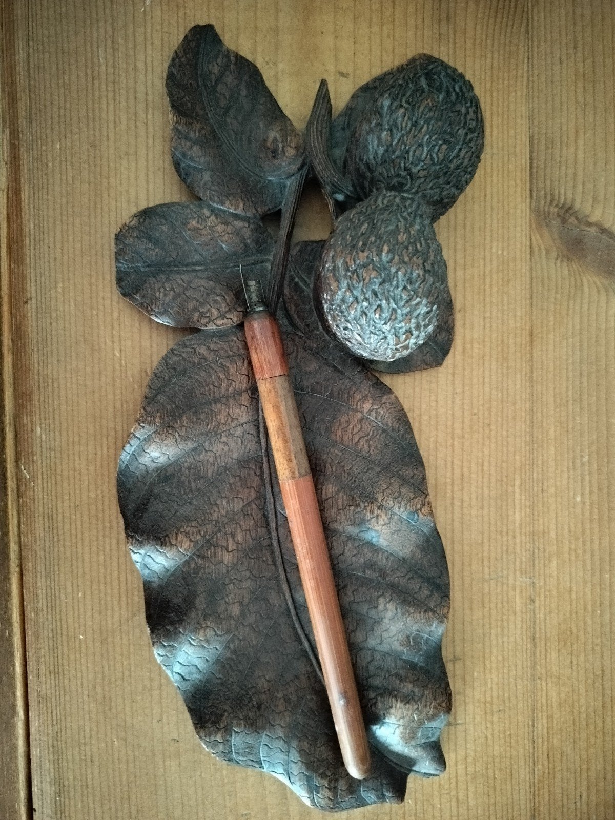 Inktpot met pen, Ophalen of Verzenden, Hout, Houtsnijwerk, Flora