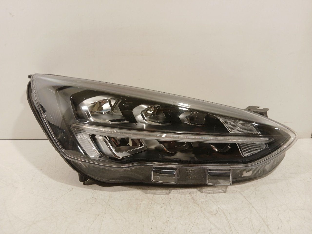Koplamp rechts Ford Focus, Onderdelen@venauto.nl, Van der Ven Autorecycling B.V., Ettenseweg 76, 4706 PB Roosendaal, The Netherlands