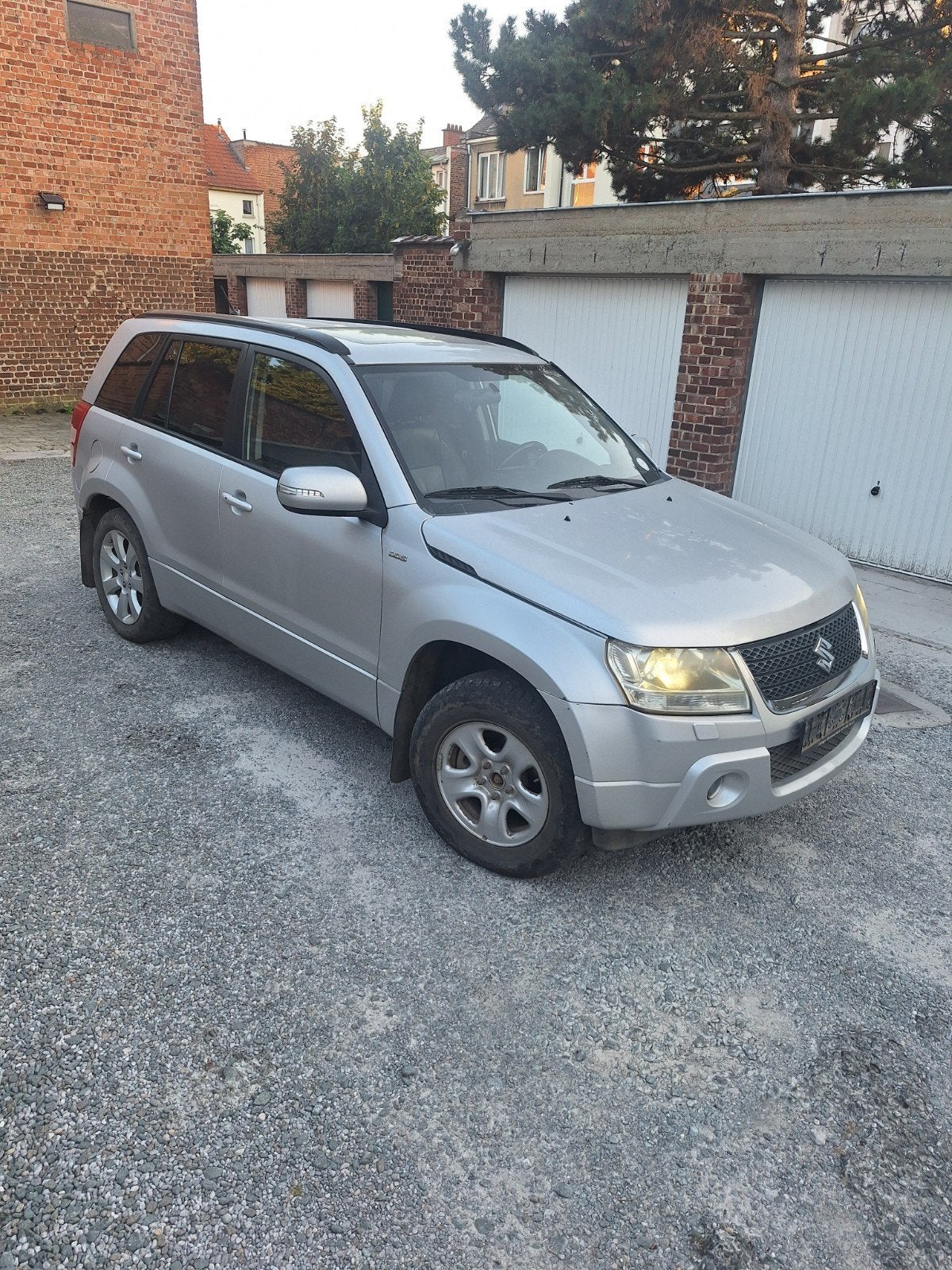 Suzuki Grand vitara 1.9 Diesel 4×4 de 2010, Autos, Suzuki, Cuir, Argent ou Gris, Achat, 1899 cm³