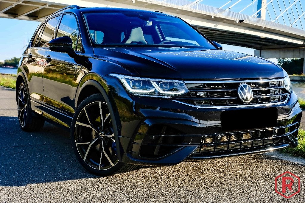 Volkswagen Tiguan R 320pk Pano IQ.Light 4Motion DSG, Automaat, Euro 6, 4 cilinders, Zwart