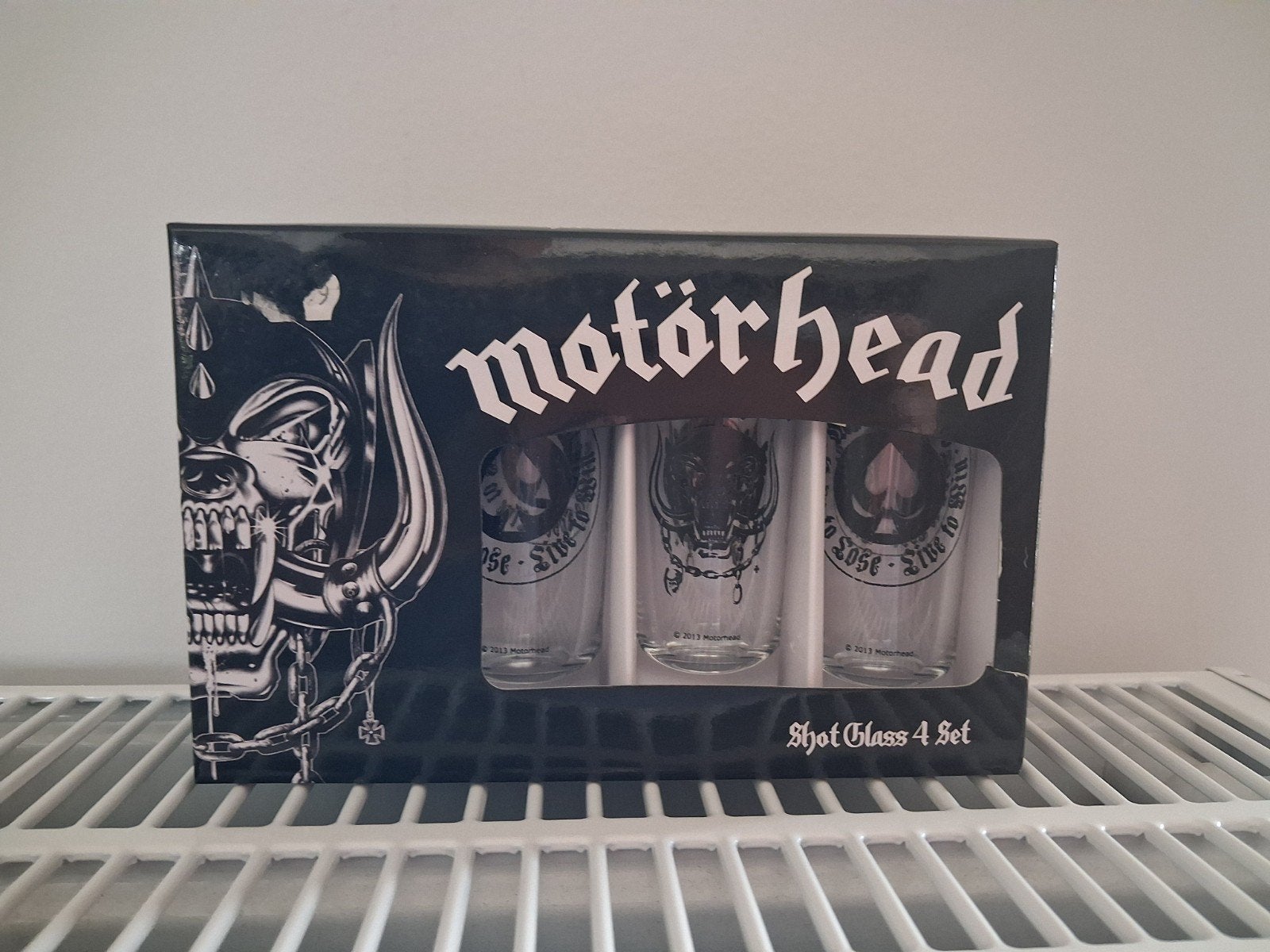 Motörhead shot glaasjes, Ophalen